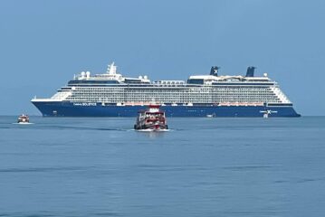 เกาะสมุยคึกคัก! เรือสำราญเทียบท่าท่องเที่ยว คิวยาวถึงเมษายนปีหน้า 24 ลำ กระทรวงท่องเที่ยว เผย 9 เดือนแรก สุราษฎร์ธานี เป็นจังหวัดเดียวใน 10 เมืองหลัก นทท.เพิ่มขึ้น 2 อันดับกว่า 24 %