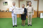 ผู้ว่าราชการจังหวัดสุราษฎร์ธานีมอบเงินค่าจัดการศพผู้เสียชีวิตจำนวน 1 ราย จากภัยพิบัติกรณีฉุกเฉิน