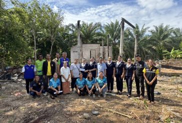 กาชาดจังหวัดสุราษฎร์ ลงพื้นที่อำเภอท่าฉางให้การช่วยเหลือบ้านเรือนประชาชนถูกไฟไหม้ พร้อมมอบเงินบรรเทาความเดือดร้อน