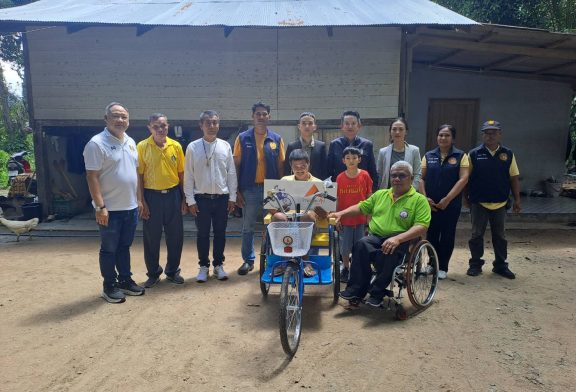 เยาวชนคิดดี ทำความดีถวายเป็นพระราชกุศล เนื่อง “วันนวมินทรมหาราช” มอบรถสามล้อโยกให้กับคนพิการตามโครงการ “ Rolling Futures For Rolling Life”