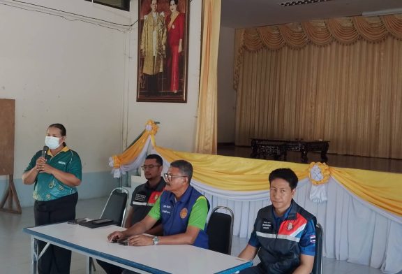 อำเภอท่าฉางประชุมเกษตรกรผู้เพาะเลี้ยงหอยทะเลเตรียมความพร้อมนำเสนอรองนายกรัฐมนตรีลงพื้นที่