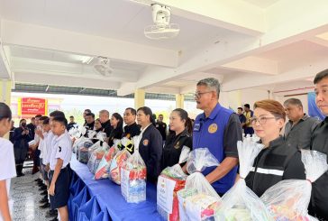 เลขาธิการรัฐมนตรีว่าการกระทรวงศึกษาธิการ ลงพื้นที่มอบถุงยังชีพแก่ผู้ประสบอุทกภัย