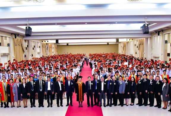 ยิ่งใหญ่!!! วิทยาลัยเทคนิคสุราษฎร์ธานี จัดพิธีมอบประกาศนียบัตรแก่ผู้สำเร็จจการศึกษา ประจำปี 2568 กว่า 1,500 คน