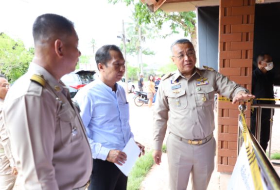 ผู้ว่าฯ สุราษฎร์ธานีตรวจเยี่ยมหน่วยเลือกตั้งสมาชิกสภาผู้แทนราษฎร เบื้องต้นไม่พบข้อร้องเรียนการกระทำผิดกฎหมายเลือกตั้ง ประชาชนยังคงทยอยออกมาใช้สิทธิอย่างต่อเนื่อง