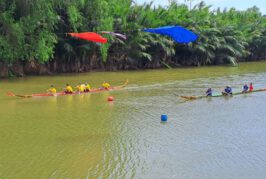 3ชุมชนสานสัมพันธ์จัดการแข่งขันเรือยาวขึ้นโขนชิงธง5ฝีพายสืบสานประเพณีเข้าพรรษาและสร้างความสามัคคีในชุมชน