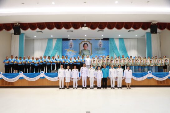 พช.สุราษฎร์ธานี จับมือ ป.ป.ส.ภาค 8 และเครือข่ายกองทุนแม่ฯ จัดพิธีมอบเงินพระราชทานขวัญถุงกองทุนแม่ของแผ่นดิน 19 หมู่บ้านในจังหวัดสุราษฎร์ธานี รวมพลังสร้างชุมชนเข้มแข็งเอาชนะยาเสพติด