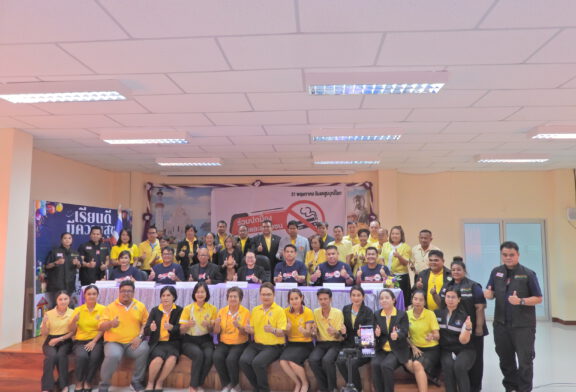 มูลนิธิรณรงค์เพื่อการไม่สูบบุหรี่ จับมือศึกษาธิการจังหวัดสุราษฎร์ธานี และภาคีเครือข่าย ลงนามความร่วมมือสถานศึกษาปลอดบุหรี่ไฟฟ้า หวังทุกภาคส่วนช่วยปกป้องเด็กและเยาวชน แก้ปัญหาอย่างเป็นรูปธรรมและยั่งยืน