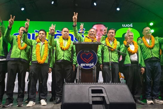 โค้งสุดท้าย!!! กำนันศักดิ เปิดเวทีปราศรัย ลั่น! ขอเดินหน้าทำการเมืองสุราษฎร์ให้เป็นพื้นที่สีเขียว อิสระจากการครอบงำ ขอเดินหน้าทำงานต่อ พร้อมเป็น นายก อบจ.เมืองหอยใหญ่เป็นสมัยที่2