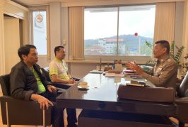 รองเลขา กกต.ลงพื้นที่สุราษฎร์ฯ ติดตามการเลือกตั้ง นายก อบจ.พร้อมหารือวางมาตราการป้องกันการซื้อเสียง