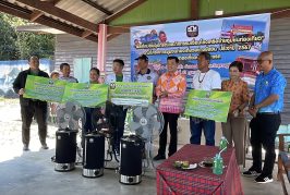 ธ.ก.ส.สุราษฎร์ธานี ส่งมอบอุปกรณ์ส่งเสริมชุมชนท่องเที่ยว พร้อมจัดกิจกรรมสัมมนาชุมชนท่องเทียวอย่างยังยืนบ้านเกาะแรต