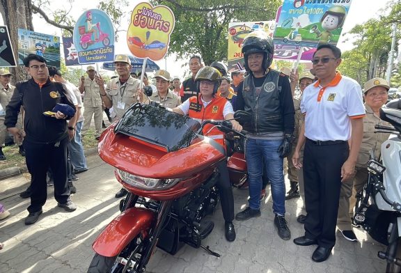 ผู้ว่าสุราษฎร์ฯ ปล่อยขบวนรณรงค์ความปลอดภัยทางถนน ช่วงเทศกาลสงกรานต์ พ.ศ.2568 