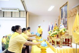 ศูนย์อำนวยการจิตอาสาพระราชทานอำเภอท่าฉาง จังหวัดสุราษฎร์ธานี จัดพิธีมอบสิ่งของพระราชทานให้ผู้สมัครจิตอาสาพระราชทานอำเภอท่าฉาง