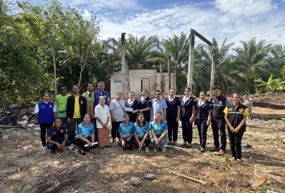 กาชาดจังหวัดสุราษฎร์ ลงพื้นที่อำเภอท่าฉางให้การช่วยเหลือบ้านเรือนประชาชนถูกไฟไหม้ พร้อมมอบเงินบรรเทาความเดือดร้อน