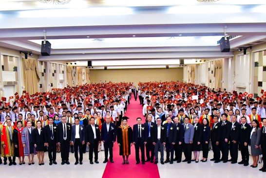 ยิ่งใหญ่!!! วิทยาลัยเทคนิคสุราษฎร์ธานี จัดพิธีมอบประกาศนียบัตรแก่ผู้สำเร็จจการศึกษา ประจำปี 2568 กว่า 1,500 คน