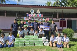  ชมรมรถแห่สุราษฎร์ฯ คิดดั ทำดี ร่วมมอบทุนการศึกษา พร้อมน้ำดื่ม และชนม ร่วมสร้างสุขให้นักเรียนบ้านกงหนิง