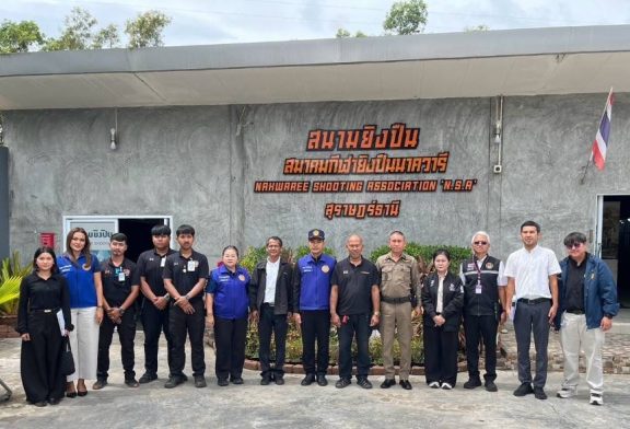 อ.เมืองสุราษฎร์ธานี เชิงรุก ออกตรวจสอบร้านค้าอาวุธปืนและสนามยิงปืนในพื้นที่สนองนโยบายรัฐในการควบคุมการใช้อาวุธปืนก่อเหตุรุนแรง